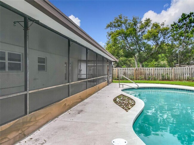 Building Photo - 8676 Hillside Dr