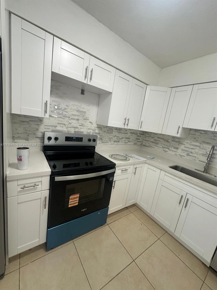 Building Photo - 700 SW 67th Ave