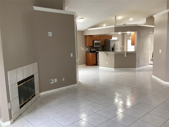 Building Photo - 572 Lancer Oak Dr