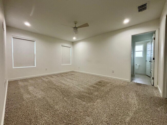 Building Photo - 510 Deer Path Lp