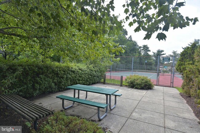 Building Photo - 7561 Heatherton Ln