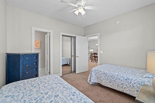 Building Photo - 686 Riverwalk Dr
