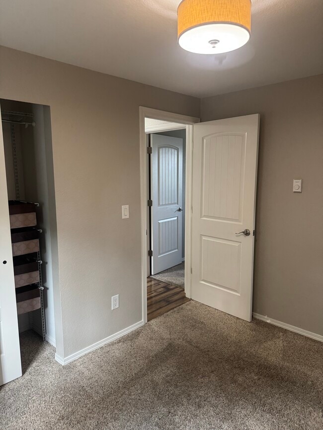 Building Photo - 5115 S 4th Ave