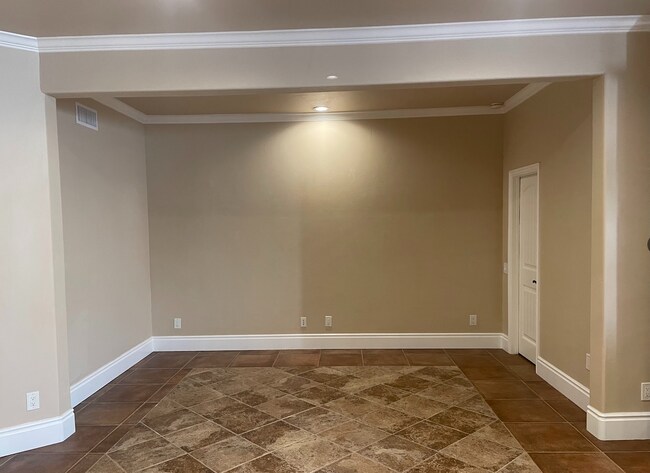 Building Photo - Call for your Private Showing! - Rent Ready September 1st