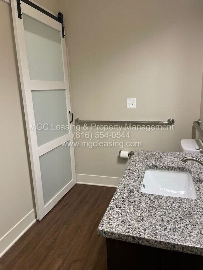 Building Photo - Brighton Crossing apartments: First Floor HCA Apartment with Extra-Large Primary Bath - Enjoy a $...