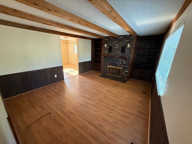 Building Photo - 13445 Green Cir