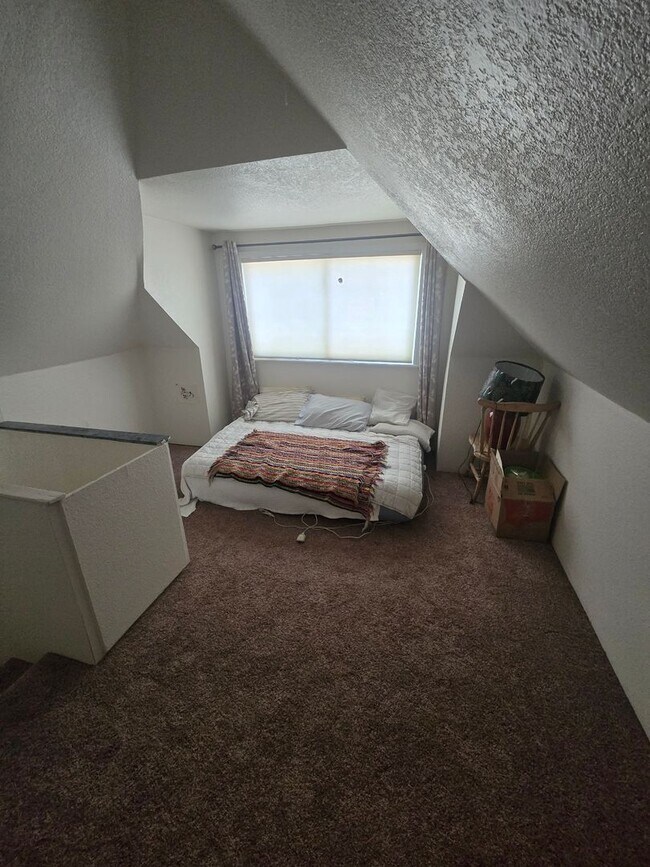 Building Photo - Spacious and Bright 3B Home in Longmont Available for July. Great Location!