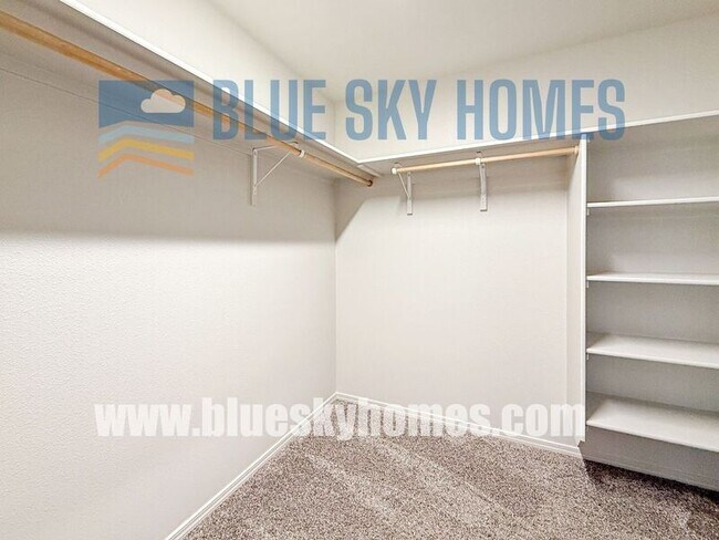Building Photo - 853 Harpy Ave
