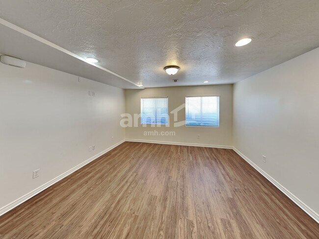 Building Photo - 5739 Impressions Dr