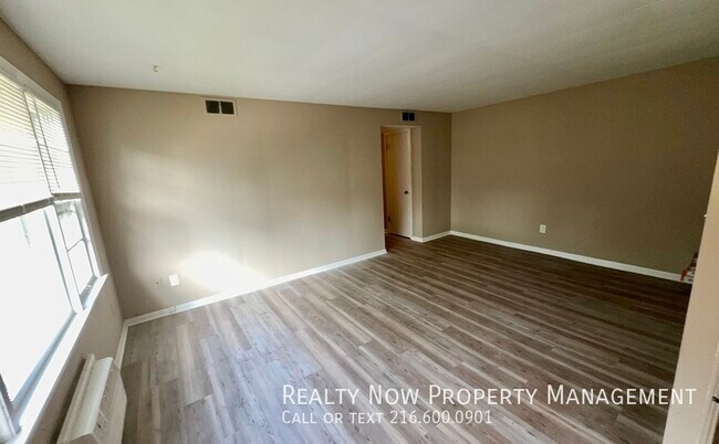 Building Photo - 2817 Noble Rd