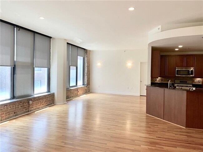 Building Photo - 90 Fairlie St NW