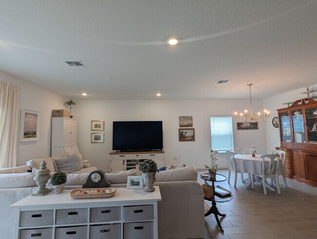 Building Photo - Beautiful newer-construction 4-bedroom, 3-bath home located in Trailhead Landing