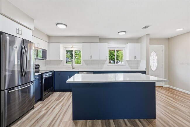 Building Photo - 2465 Brentwood Dr