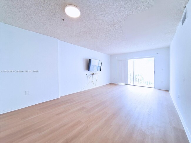 Building Photo - 1357 Collins Ave