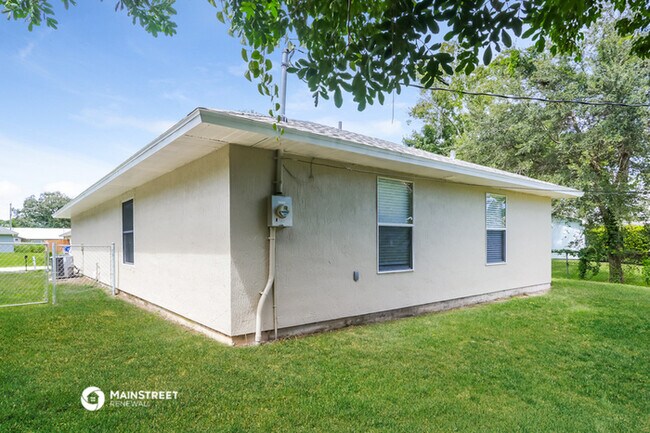 Building Photo - 1530 18th Ave SW