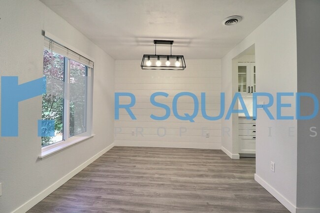 Building Photo - 12117 NE Bel Red Rd