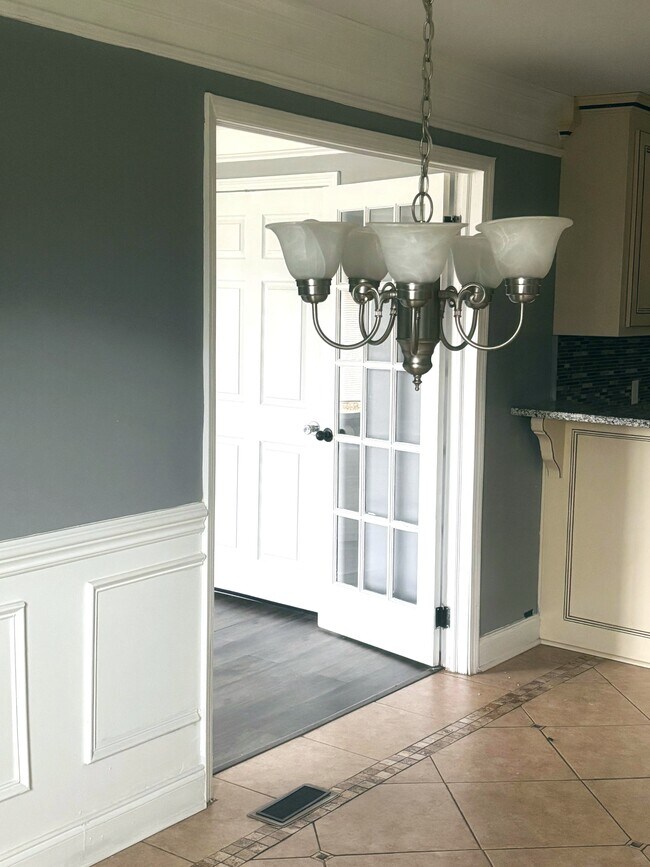 Building Photo - 82 Oliver Dr