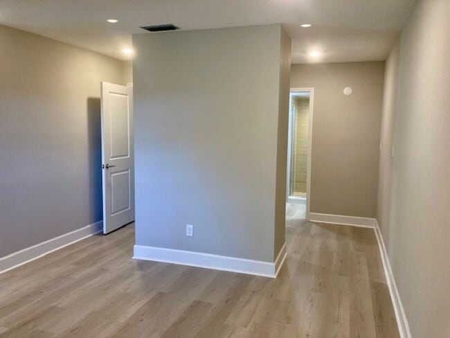 Building Photo - Islands Community Condo