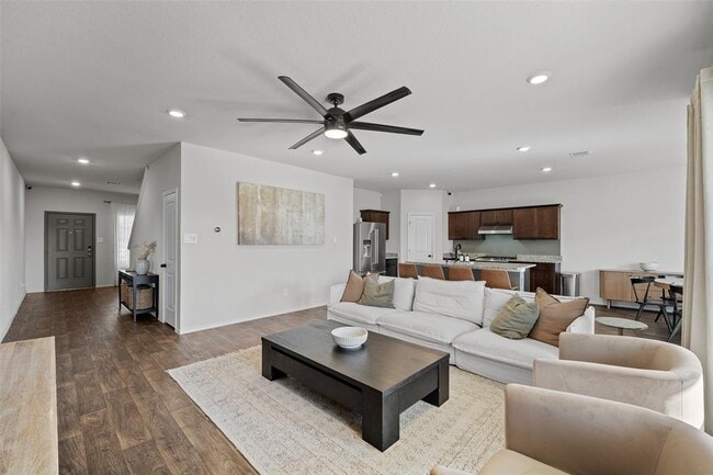 Building Photo - 144 Calgary Ln