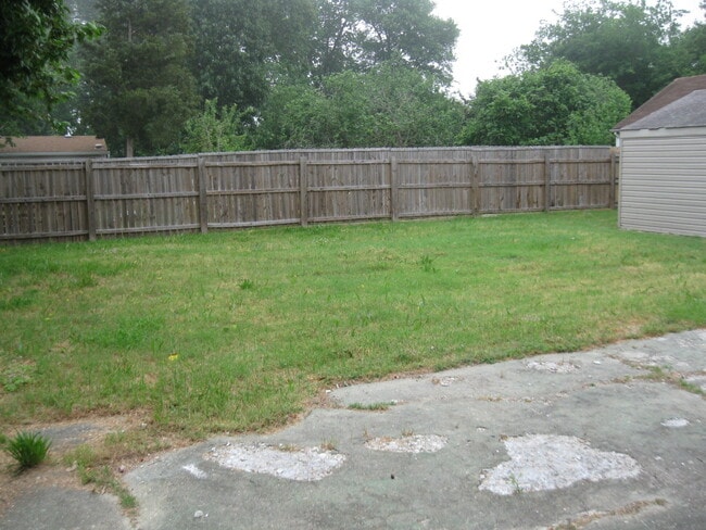 Building Photo - Beautiful single-family 3 bedroom home