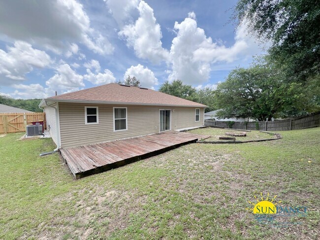 Building Photo - Charming 3-Bedroom Home in Ridge Crest Sub...