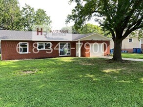 Building Photo - Three Bedroom, 1.5 Bath Home with Garage, Large Backyard!!
