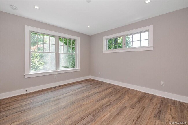 Building Photo - 470 Main St