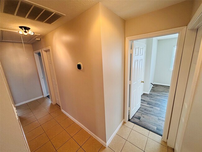 Building Photo - 17227 Lilac Vale Ct