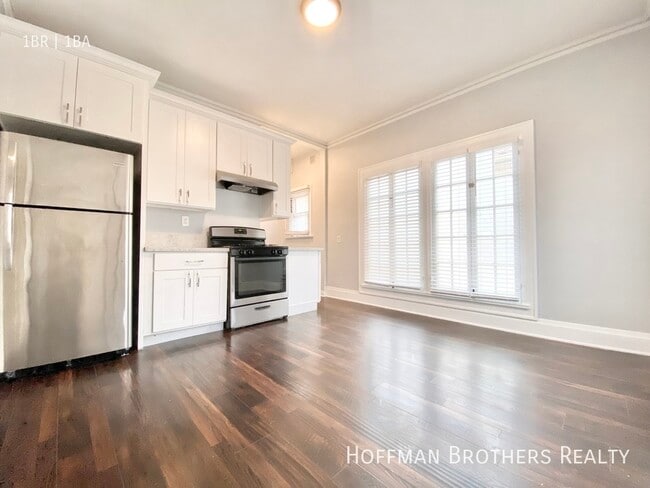 Building Photo - 1836 N Wilton Pl