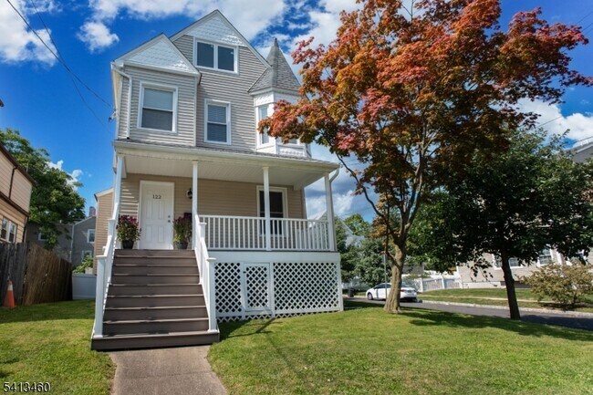 Building Photo - 122 N Fullerton Ave