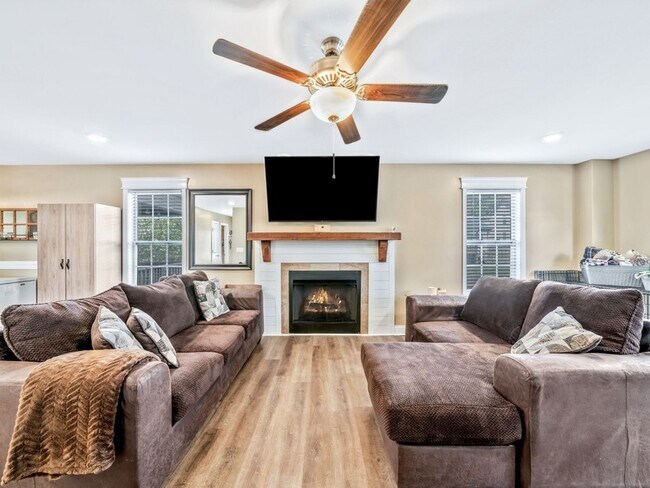 Building Photo - 543 Woodtrace Dr