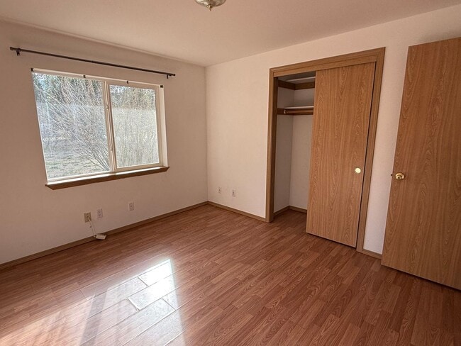 Building Photo - Wonderful open floor plan