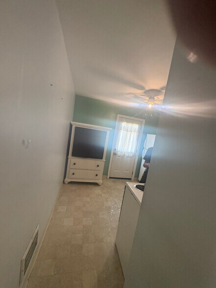 Building Photo - 762 Ross Ave