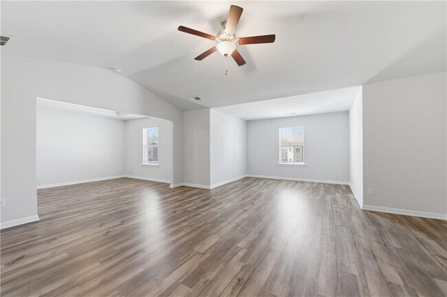 Building Photo - 303 Eleanora Xing