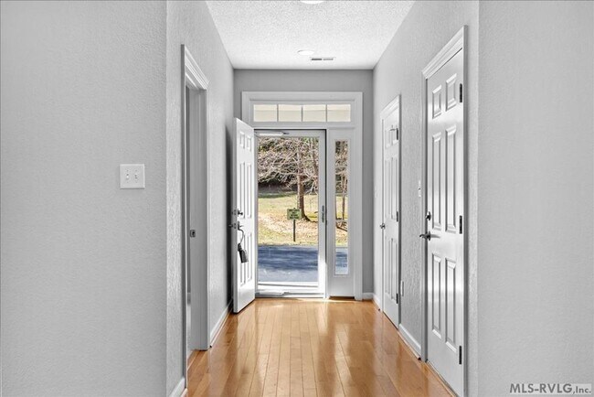 Building Photo - 164 Sandy Cove Dr