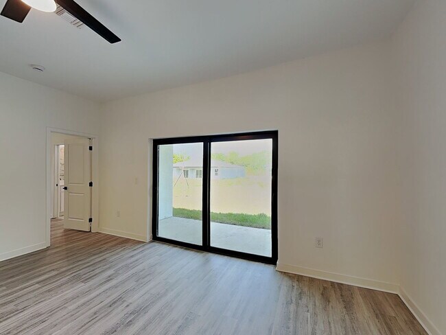 Building Photo - 1125 Highlands Rd