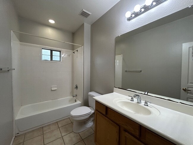 Building Photo - 955 E Knox Rd