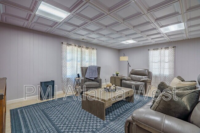 Building Photo - 2215 Spalding Dr