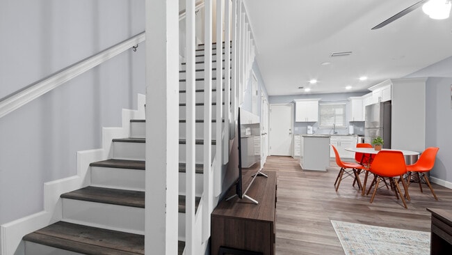 Building Photo - 2418 Johnson Dr