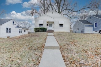 Building Photo - Cute 2 bedroom single family house in Bel-nor with attached garage.