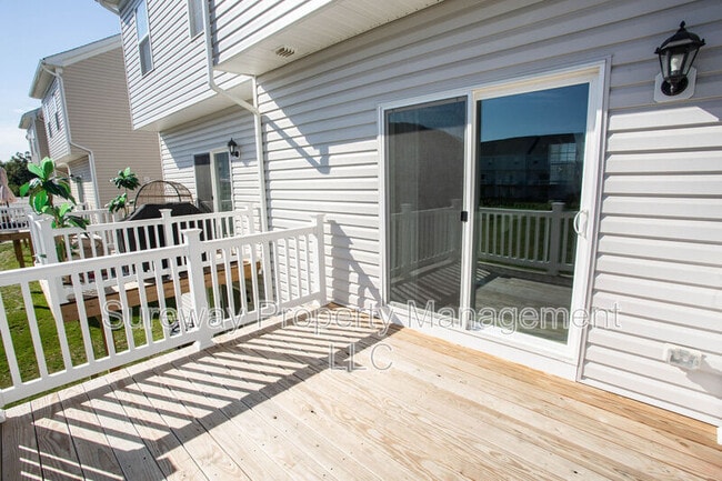 Building Photo - 239 Macoun Way