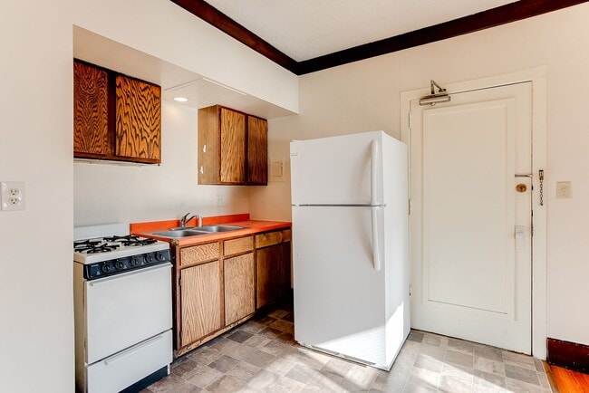 Interior Photo - Lakesbury Apartments | Leasing Studio, Alcove, & 1-Bedroom Apartments!