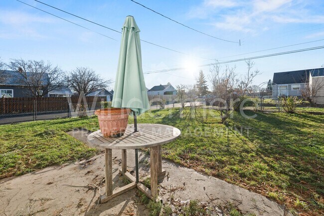 Building Photo - Welcome to this charming 1-bedroom, 1-bathroom home located in the vibrant city of Spokane, WA.