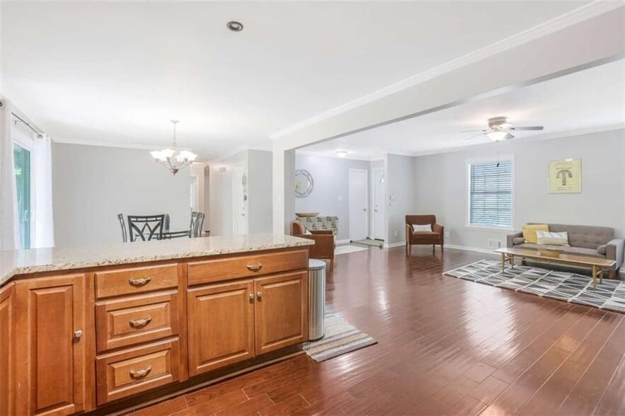 Building Photo - 3211 Flamingo Dr