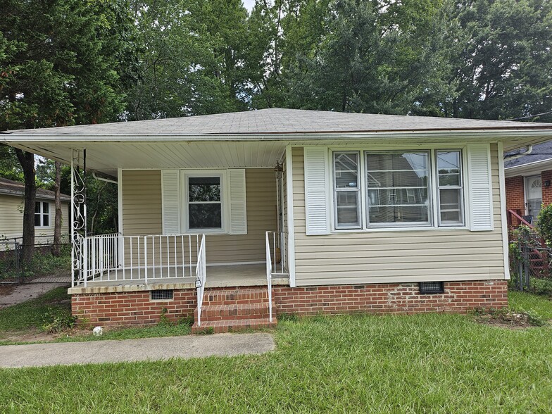 Primary Photo - 607 McNair St