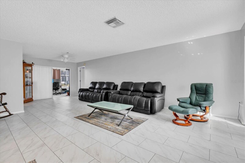 Building Photo - 7099 Pond View Ct