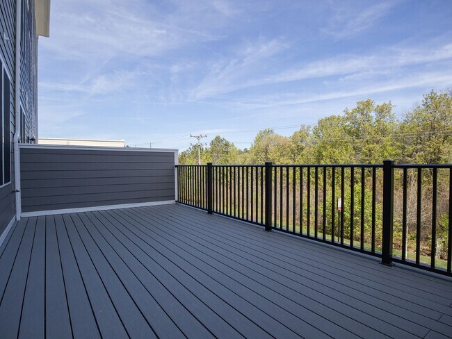 Building Photo - Walkable Short Pump Living with a Huge Private Deck