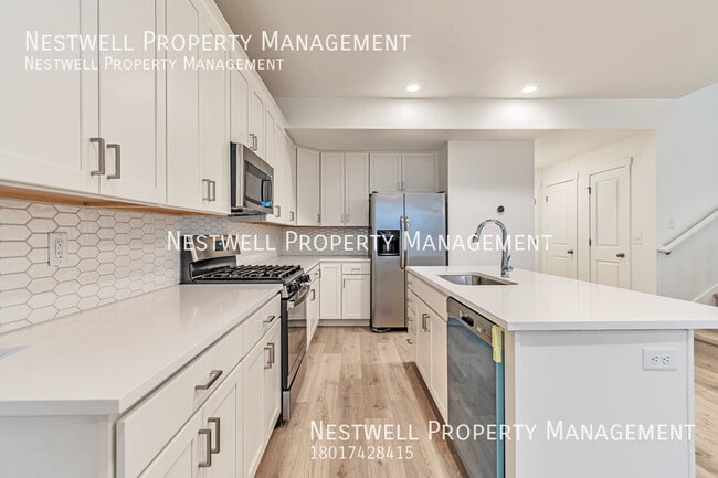 Building Photo - Stunning 3-bed Townhome in Daybreak