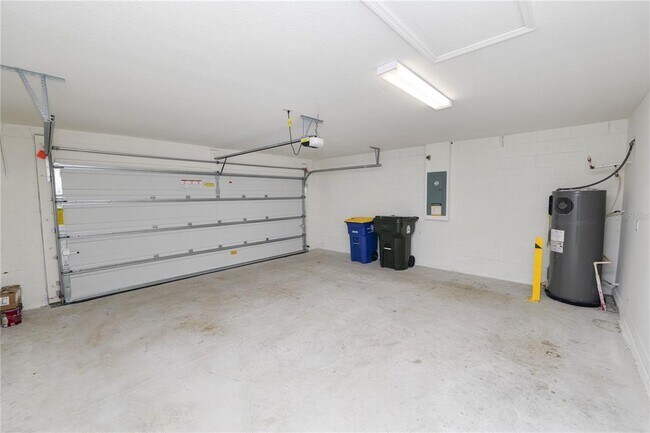 Building Photo - 2547 Zachary Taylor Wy