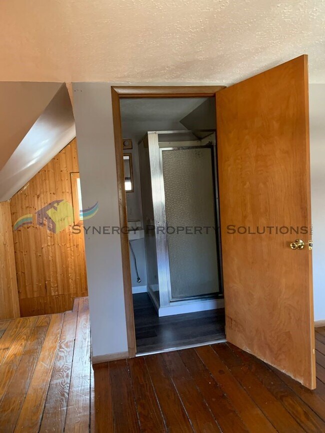 Building Photo - Rental Available!